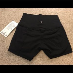 NWT Lulu Align Short 4”